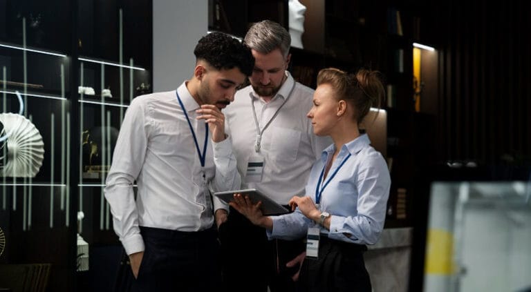 5 Advantages of Fashionable Uniforms for Your Business