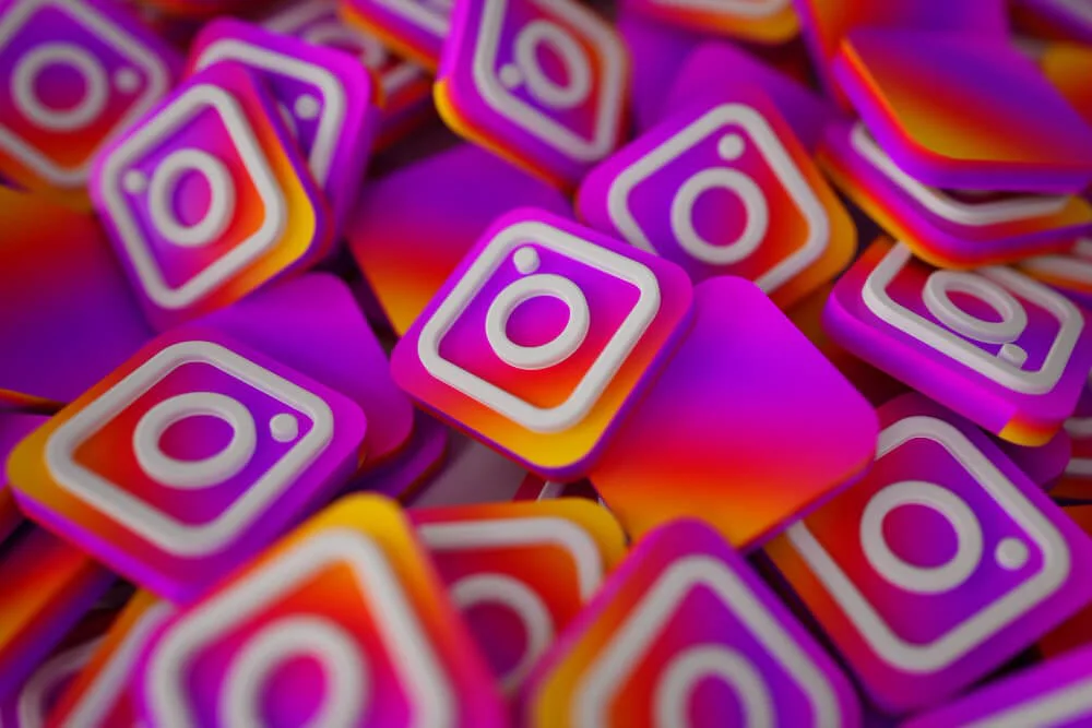 Making Media Curation Easy with Instafinsta
